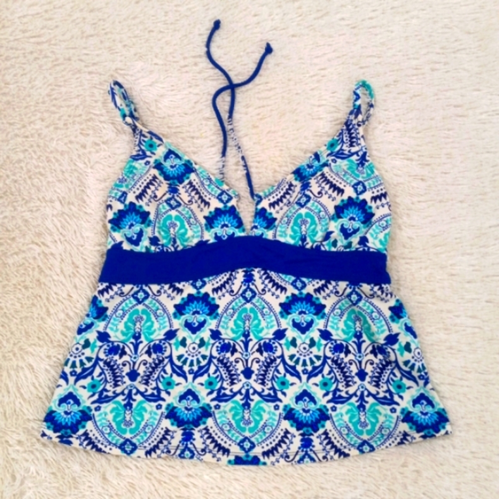 Women's tankinni swim top.